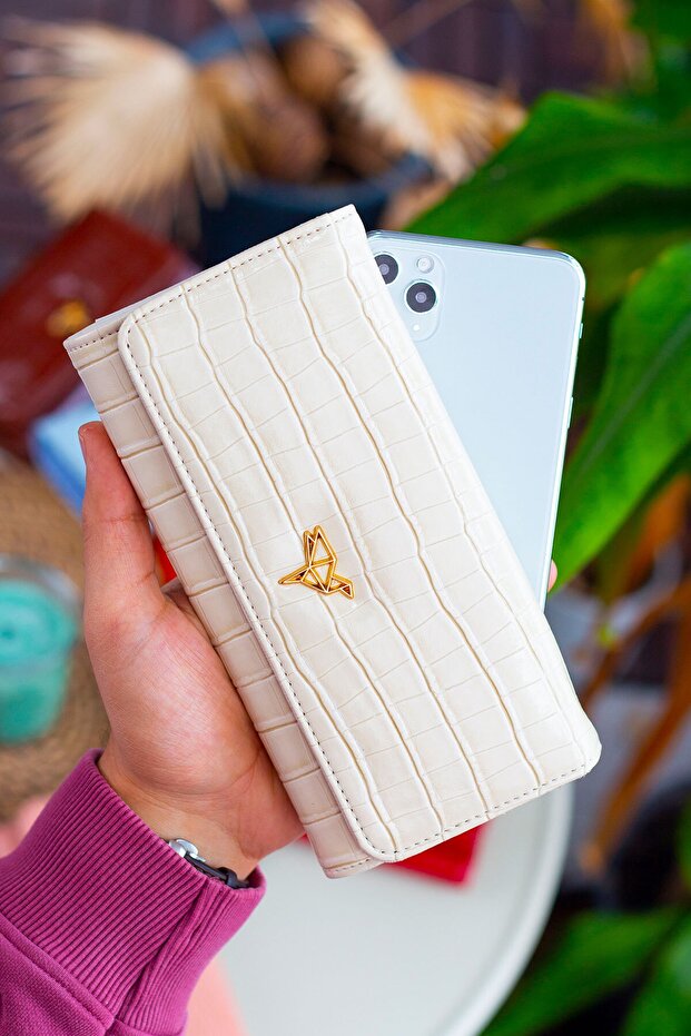 Lady Technological Leather Crocodile Pattern Stylish Beige Women's Wallet with Ample Card Holder and Coin Compartment