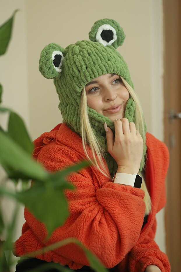 Green Puffy Beanie with Frog Ears Green Hat Ski&snowboard Mask Hat Balaclava