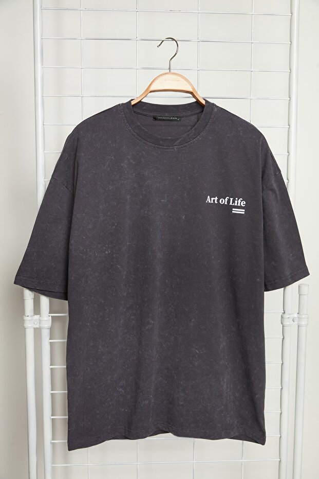 Antrasit Oversize/Geniş Kesim Soluk Efektli Yazı Baskılı %100 Pamuklu T-Shirt TMNSS23TS00166 - 7