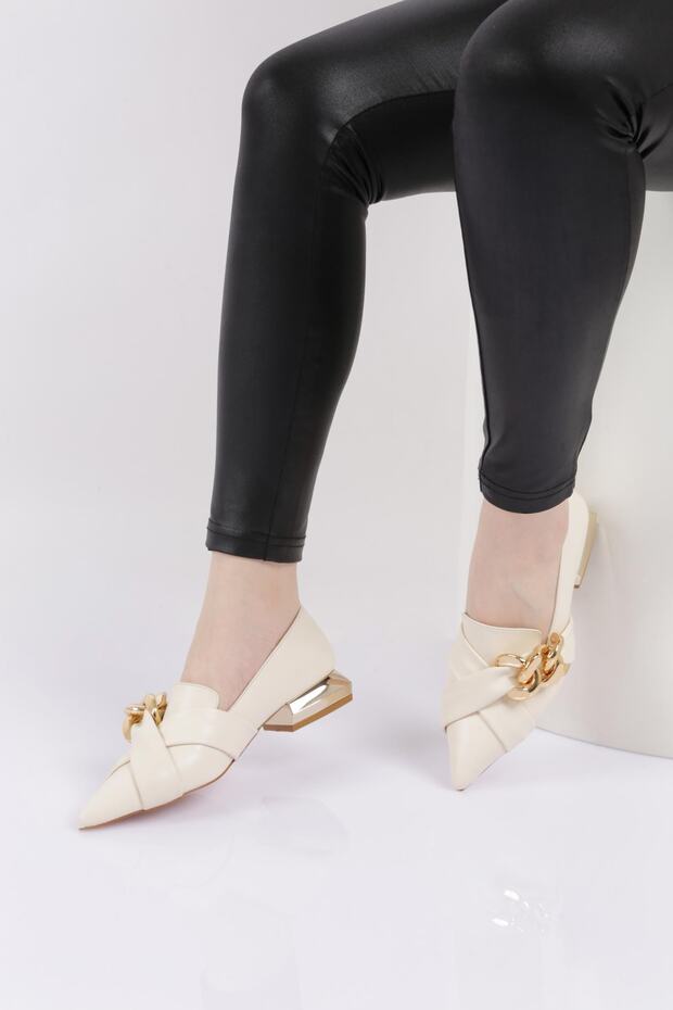 1333-22y Women's Pointed Toe Chain Shoes with Crossover Top