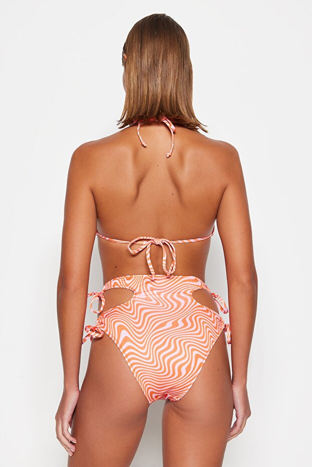 Soyut Desenli Cut Out Detaylı Yüksek Bel Normal Paça Bikini Altı TBESS23BA00048 - 6