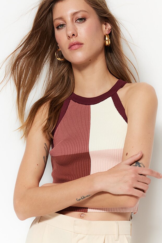 Pflaumenfarbene Crop-Bluse mit Farbblock TWOSS22BZ0402 - 5