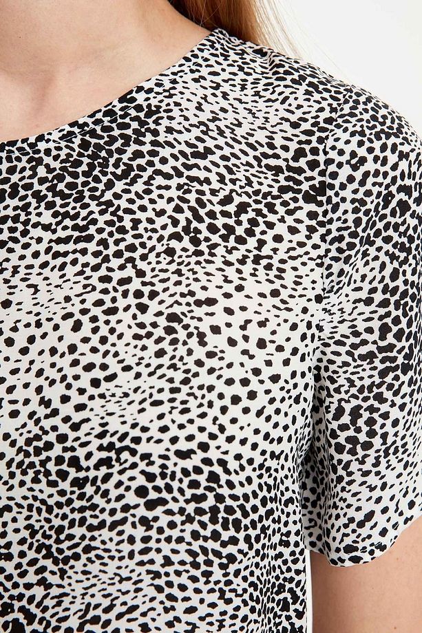 Regular Fit Leopar Desenli Kısa Kollu Bluz - 5