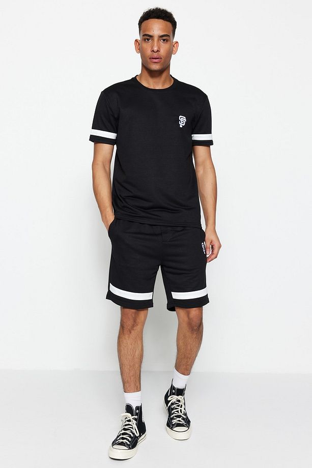 Siyah Eşofman Takımı Regular/Normal Kesim Nakışlı Kontrast Panelli T-Shirt/Şort TMNSS21EM0077 - 3