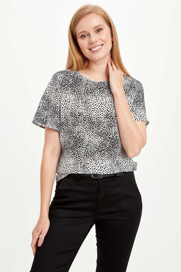 Regular Fit Leopar Desenli Kısa Kollu Bluz - 1
