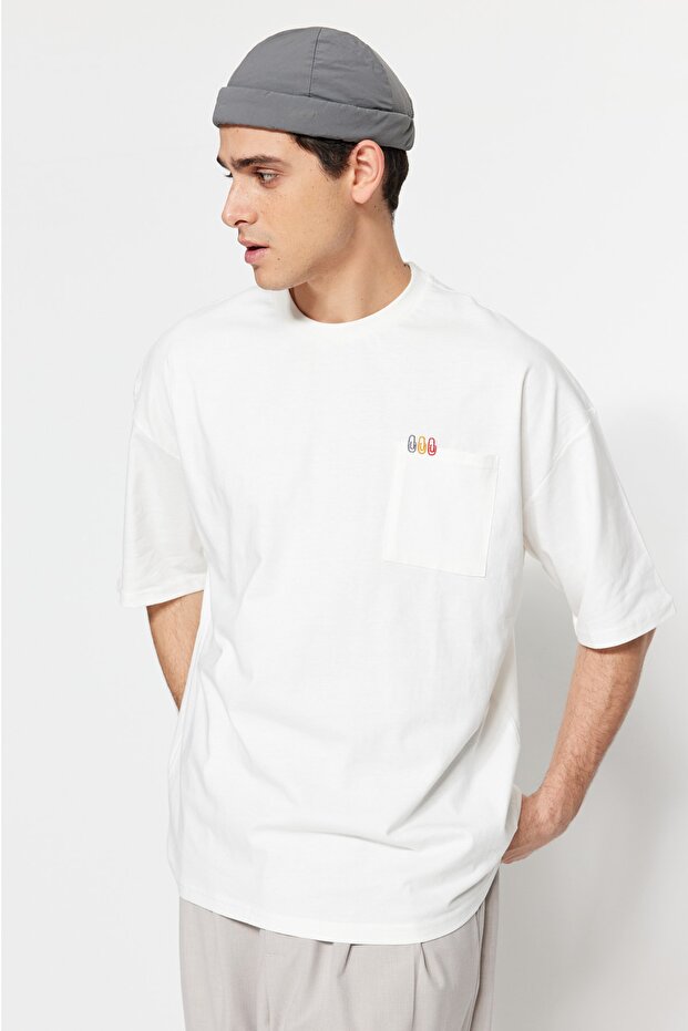 Ekru Oversize/Geniş Kesim Kısa Kol Minimal Nakış İşlemeli Cepli T-shirt TMNSS23TS00100 - 3