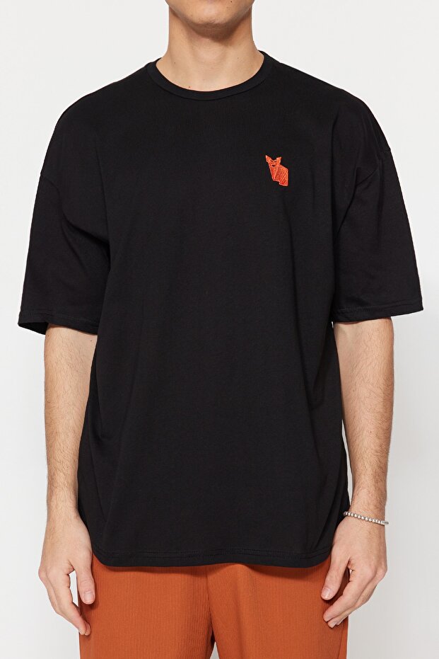 Siyah Oversize Bisiklet Yaka Kısa Kol Tilki Nakışlı %100 Pamuklu T-Shirt TMNSS23TS00182 - 5