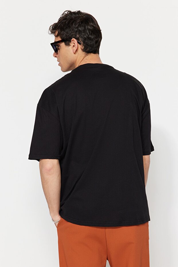 Siyah Oversize Bisiklet Yaka Kısa Kol Tilki Nakışlı %100 Pamuklu T-Shirt TMNSS23TS00182 - 2