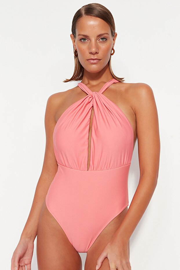 Pembe Halter Yaka Cut Out Detaylı Normal Paça Mayo TBESS23MA00319 - 1