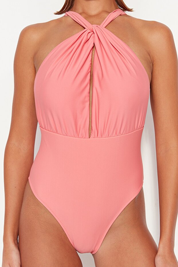Pembe Halter Yaka Cut Out Detaylı Normal Paça Mayo TBESS23MA00319 - 4