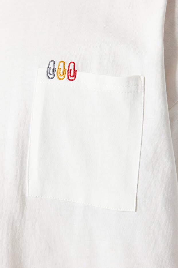 Ekru Oversize/Geniş Kesim Kısa Kol Minimal Nakış İşlemeli Cepli T-shirt TMNSS23TS00100 - 4