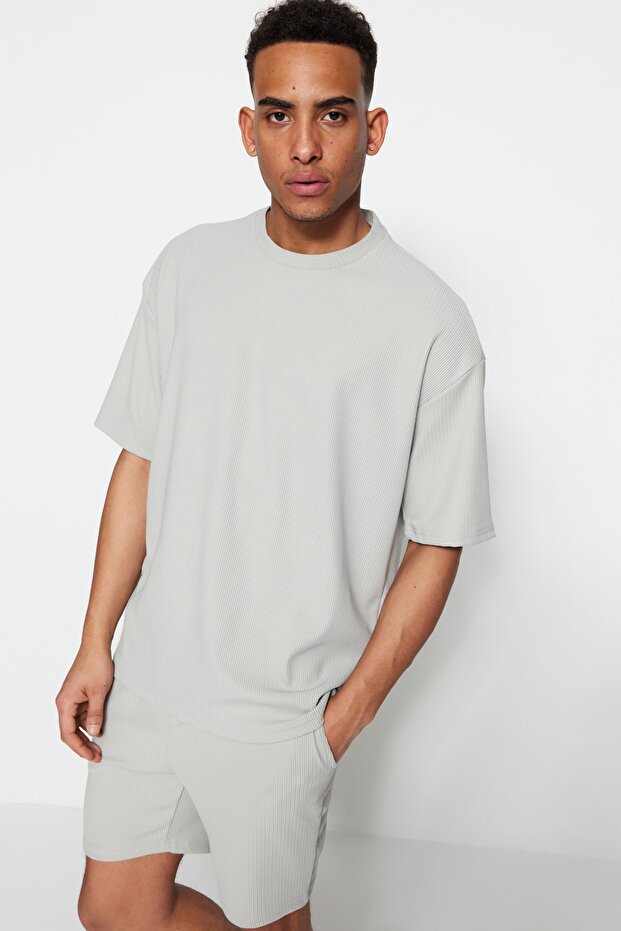 Basic Gri Oversize/Geniş Kesim Dokulu Kırışmaz Ottoman T-Shirt TMNSS23TS00081 - 1