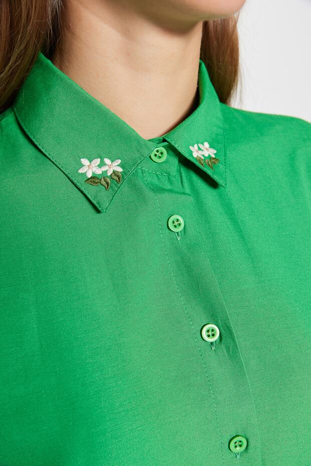 Grünes, gewebtes Baumwollkleid mit halber Knopfleiste und Stickereidetail TCTSS23EB00150 - 5