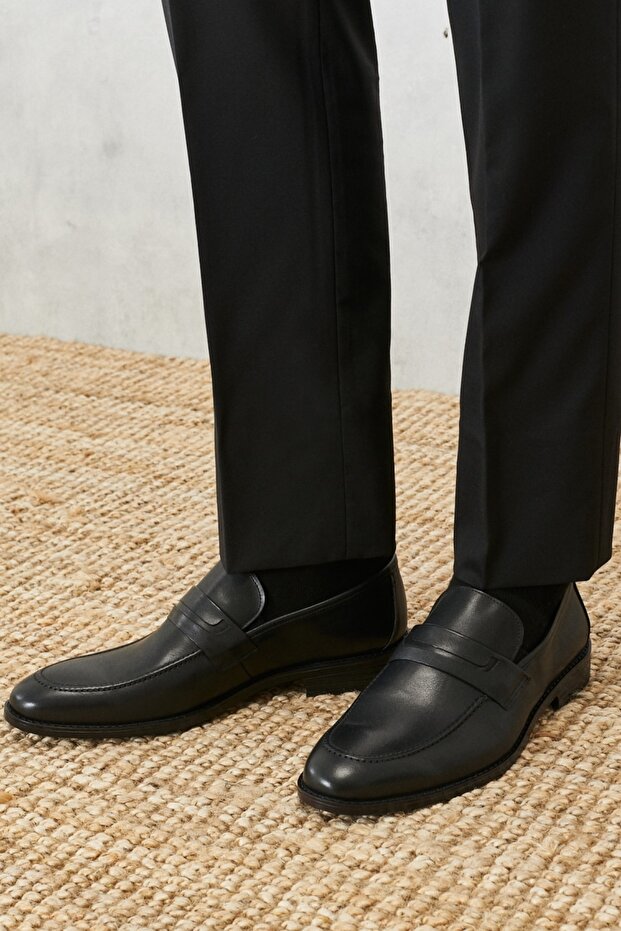 حذاء كلاسيكي أسود بدون نمط للرجال - 3