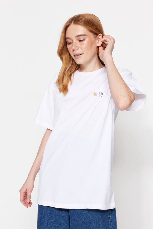Beyaz %100 Pamuk Ön ve Arka Baskılı Boyfriend Fit Bisiklet Yaka Örme T-Shirt TWOSS23TS00057 - 8