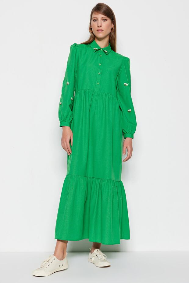 Grünes, gewebtes Baumwollkleid mit halber Knopfleiste und Stickereidetail TCTSS23EB00150 - 1