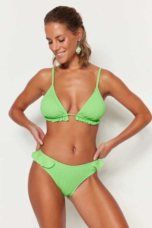 Yeşil Fırfırlı Normal Paça Bikini Altı TBESS23BA00173 - 1