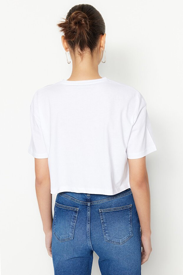 Beyaz %100 Pamuk Nakışlı Crop Bisiklet Yaka Örme T-Shirt TWOSS23TS00229 - 5