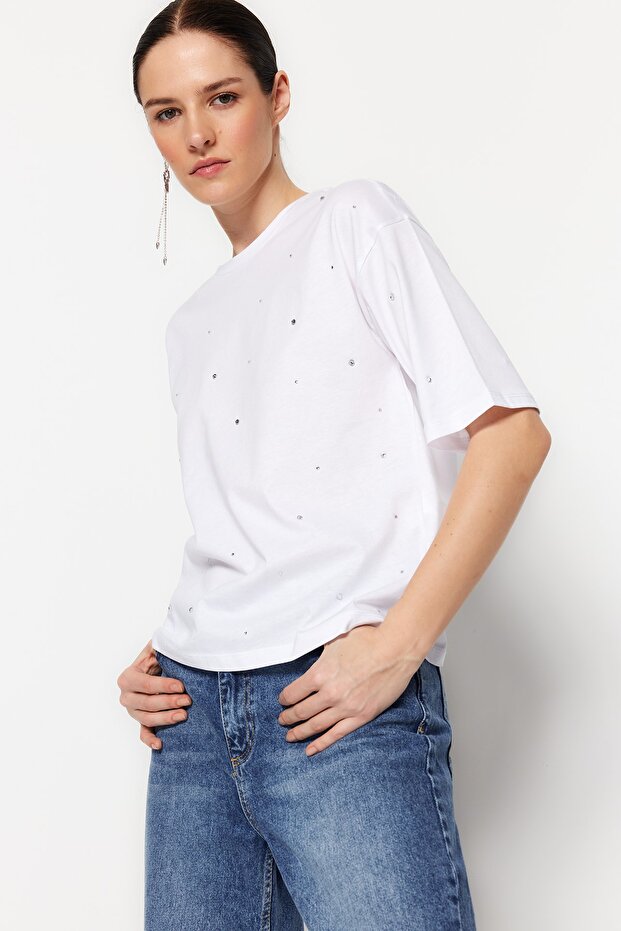 Beyaz %100 Pamuk Taş Detaylı Relaxed/Geniş Rahat Kesim Bisiklet Yaka Örme T-Shirt TWOSS23TS00153 - 2