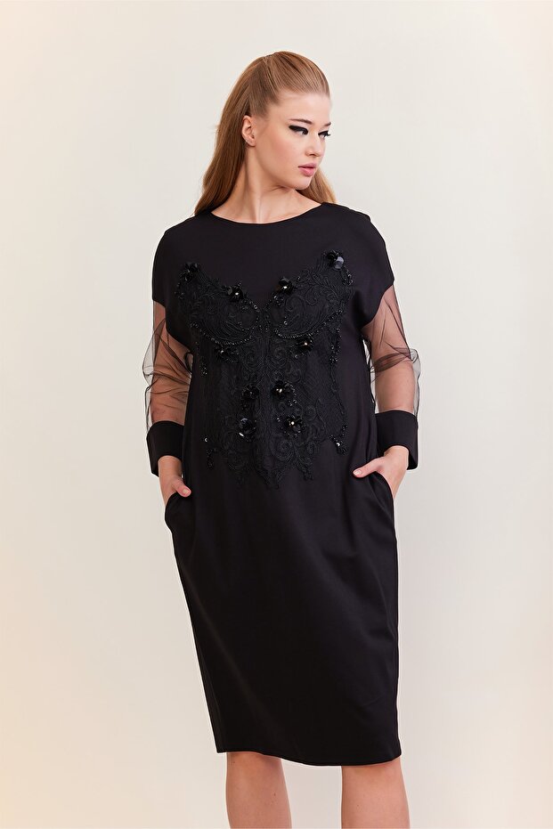 Işlemeli Elbise - 2