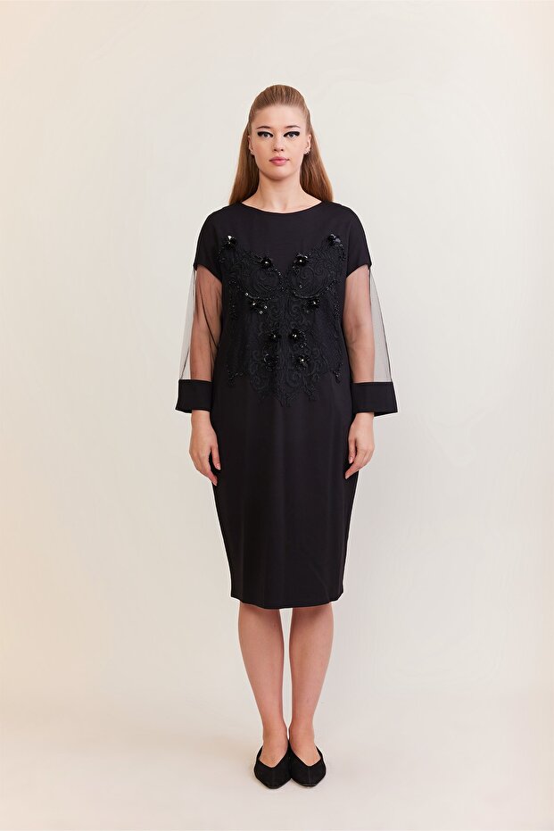 Işlemeli Elbise - 1