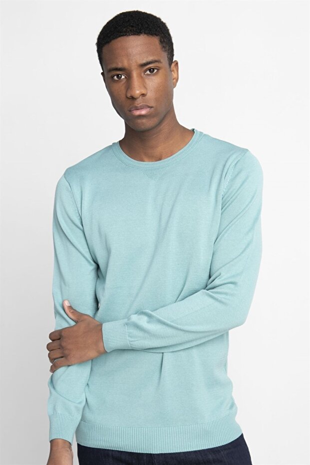 Men's Slim Fit Narrow Cut Crew Neck Sweater -