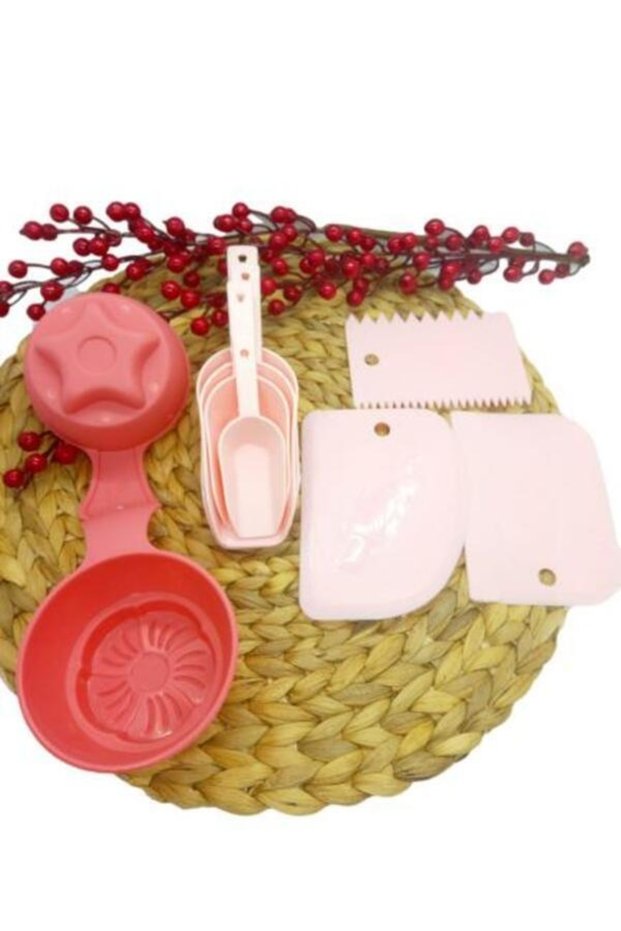9 Piece Kitchen Set - 4 Size Food Measuring Shovel - 3 Piece Dough Scraper - 2 Piece Dessert Halva Rice Mold