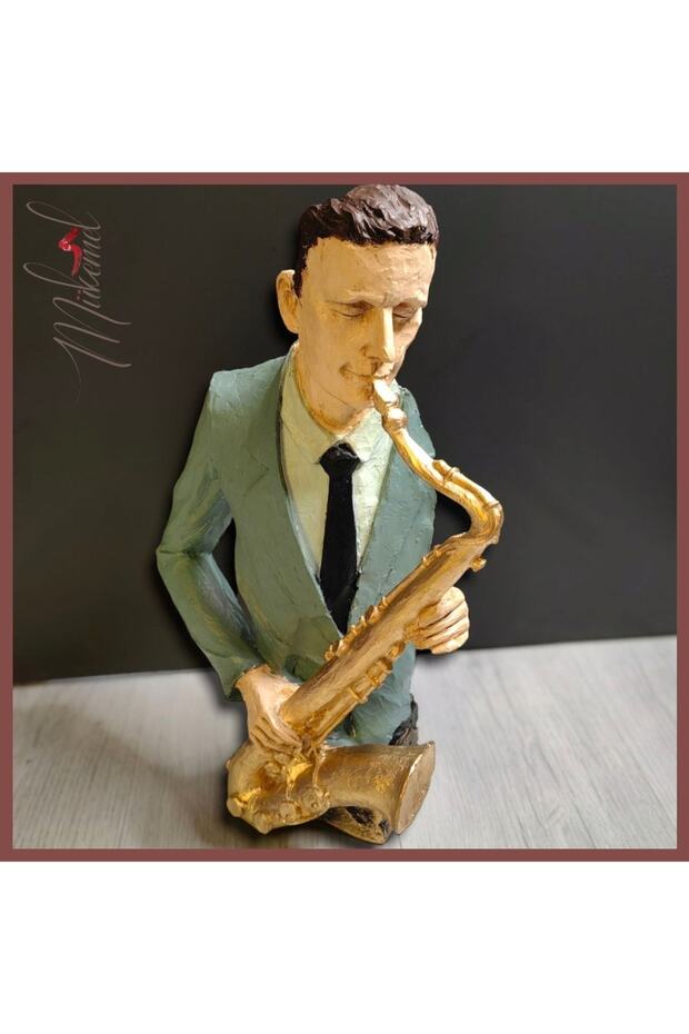 El Yapımı Saksafon Çalan Heykel – Şık Müzisyen Figürü (Takım Elbiseli) – Mükemel orijinal tasarım - 6