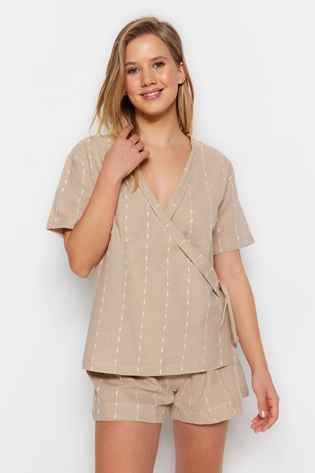 Bej %100 Pamuklu Çizgili Geniş Kalıp Şortlu Dokuma Pijama Takımı THMSS23PT00229 - 4