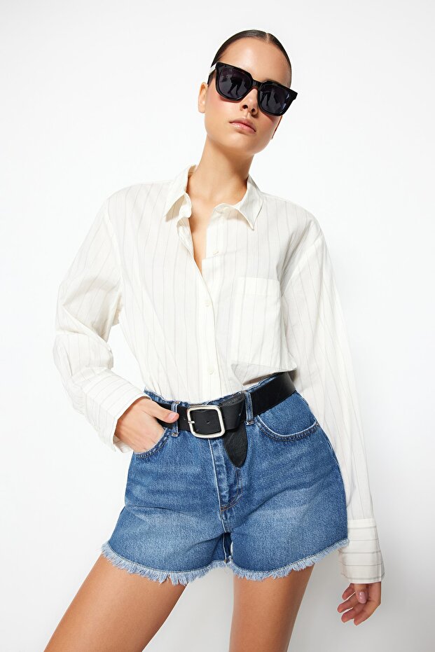 Koyu Mavi Paçası Yırtıklı Yüksek Bel Mini Denim Şort TWOSS23SR00220 - 7