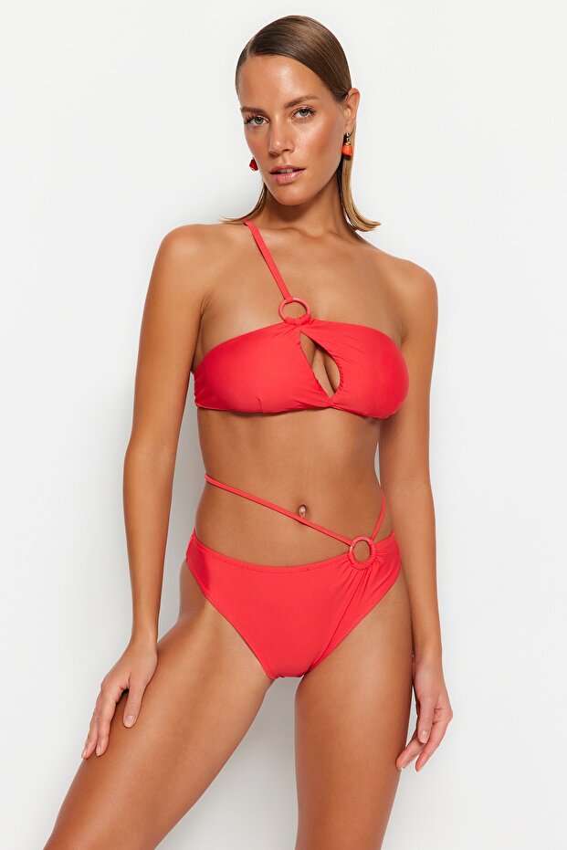 Kırmızı Tek Omuz Cut Out Detaylı Bikini Üstü TBESS23BU00135 - 3