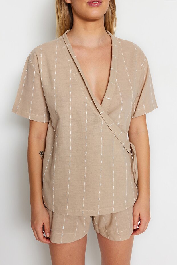 Bej %100 Pamuklu Çizgili Geniş Kalıp Şortlu Dokuma Pijama Takımı THMSS23PT00229 - 5
