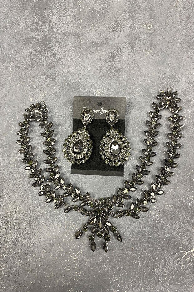 طقم إكسسوارات شعر وأقراط لحفلات الزفاف من Sultan Model