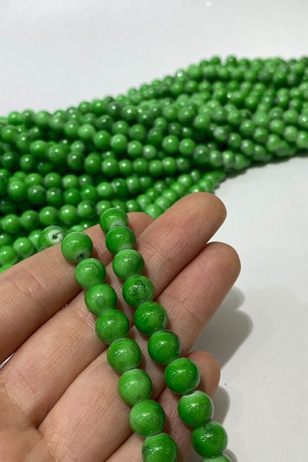 سلسلة خرز زجاجي منقوش باللون الأخضر غير اللامع 8 مم - 1