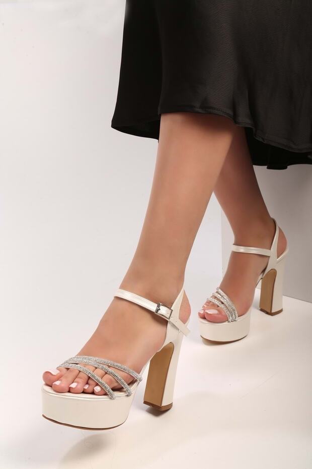 Women's Pien Pearl Satin Stone Platform Heeled Shoes