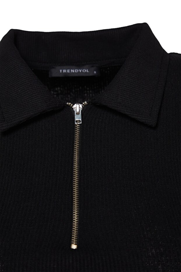 Siyah Fermuar Detaylı Fitted/Vücuda Oturan Polo Yaka Fitilli Esnek Örme Bluz TWOSS23BZ00496 - 7