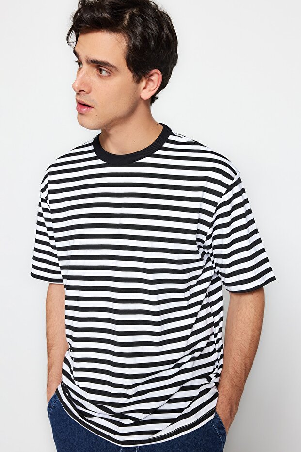 Siyah Oversize/Geniş Kesim Çizgili Kısa Kol T-Shirt TMNSS20TS0511 - 3