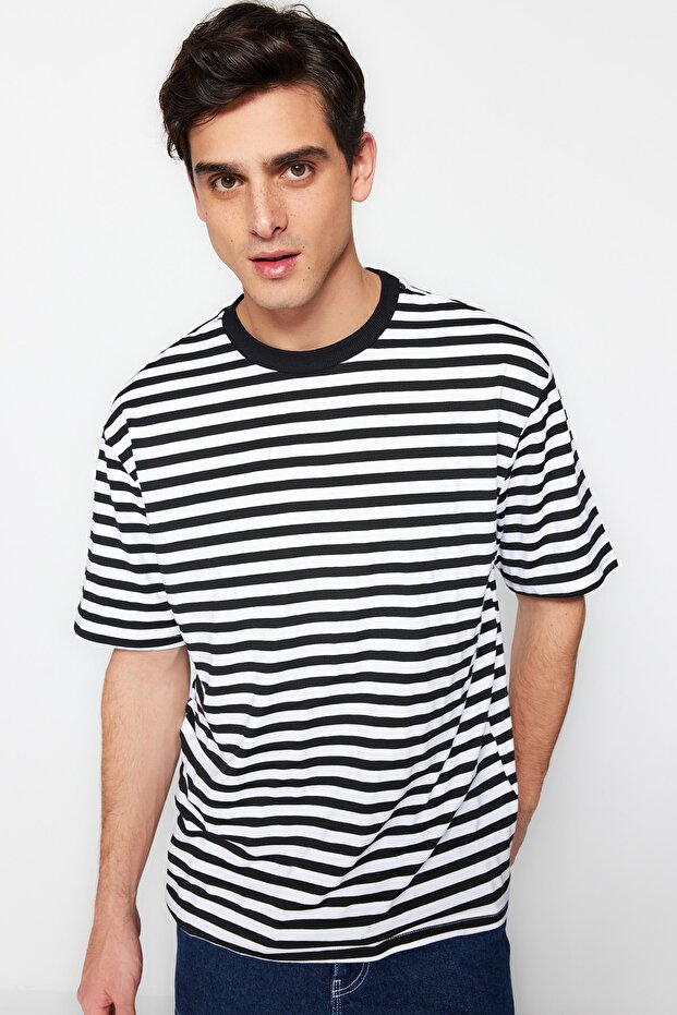 Siyah Oversize/Geniş Kesim Çizgili Kısa Kol T-Shirt TMNSS20TS0511 - 1