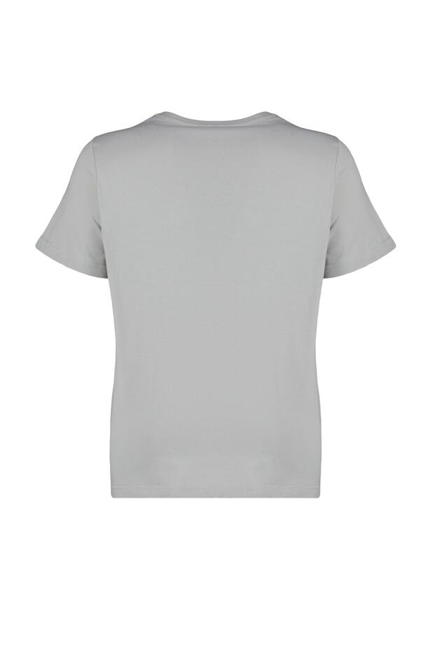 Gri Bisiklet Yaka Aksesuarlı %100 Pamuk Örme T-shirt TBBSS23BF00005 - 8