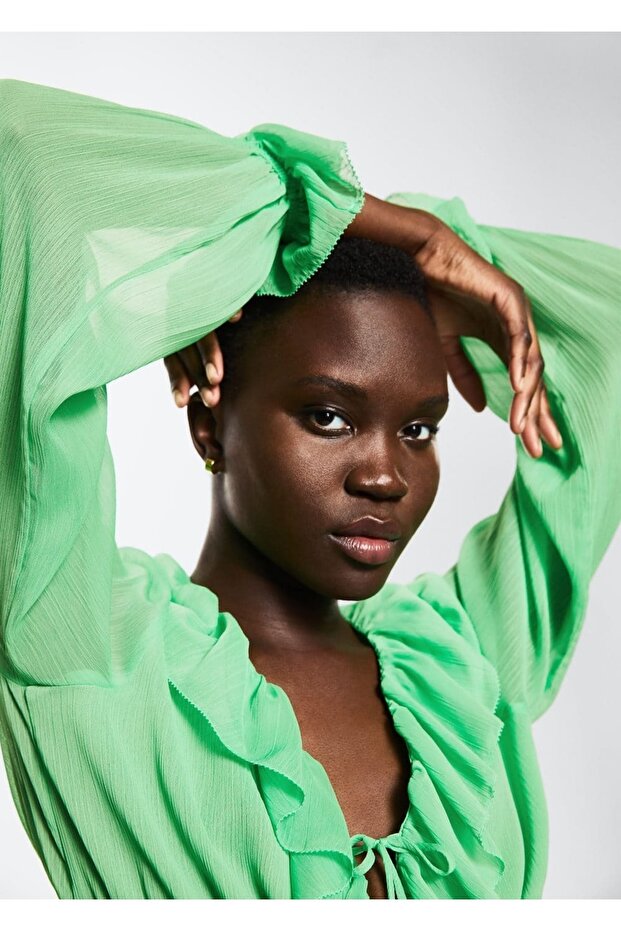 Yakası Volanlı Bluz - 8