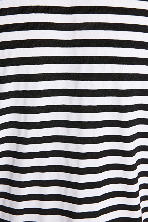 Siyah Oversize/Geniş Kesim Çizgili Kısa Kol T-Shirt TMNSS20TS0511 - 5