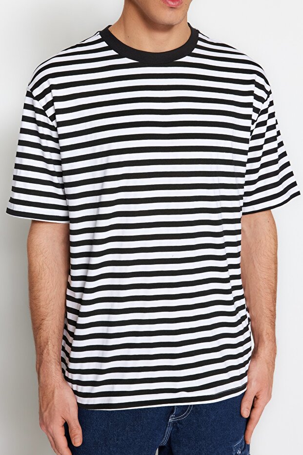 Siyah Oversize/Geniş Kesim Çizgili Kısa Kol T-Shirt TMNSS20TS0511 - 4