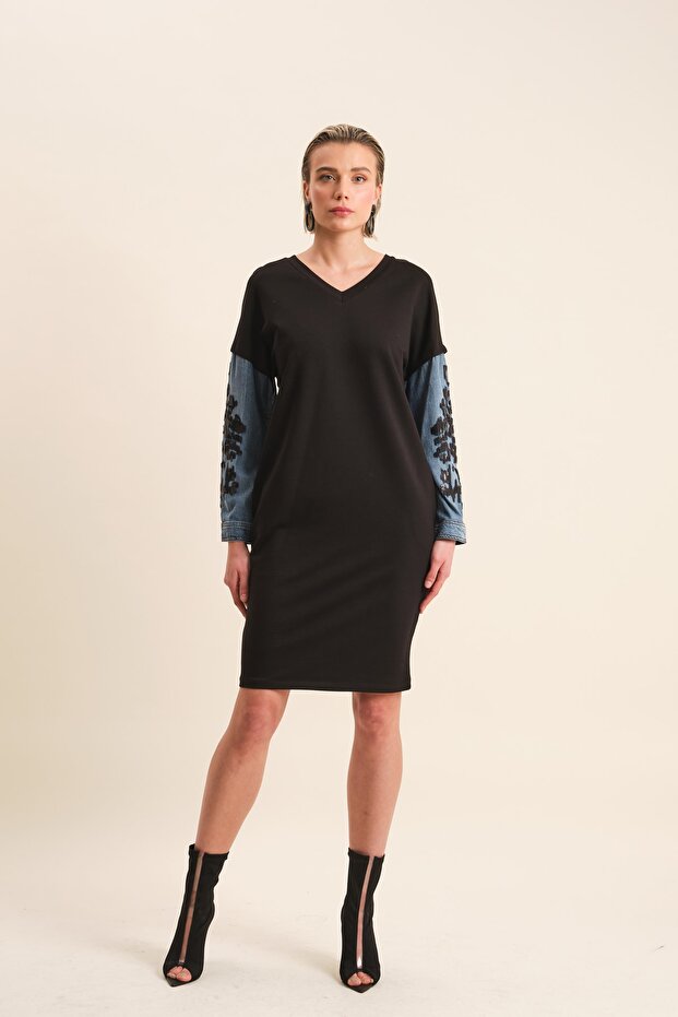 V Yaka Nakışlı Elbise - 1