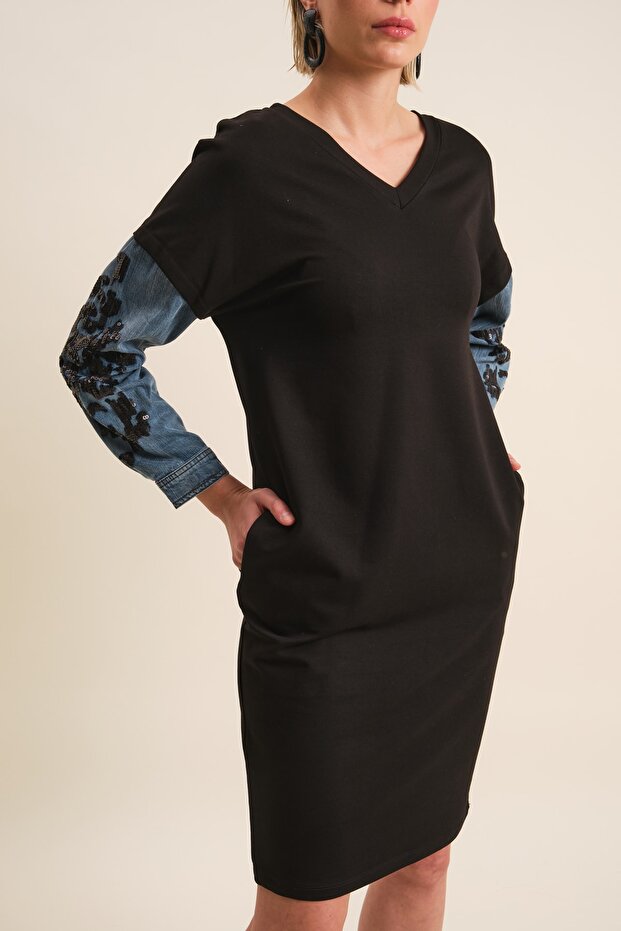 V Yaka Nakışlı Elbise - 2