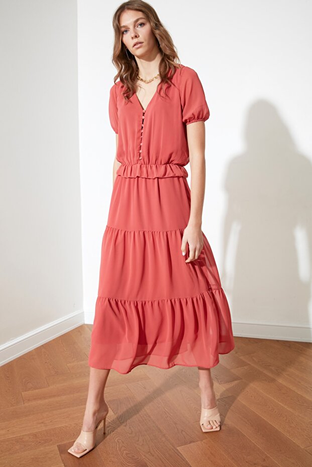 Gewebtes Kleid mit Kachelknöpfen und Details TWOSS21EL1175 - 3