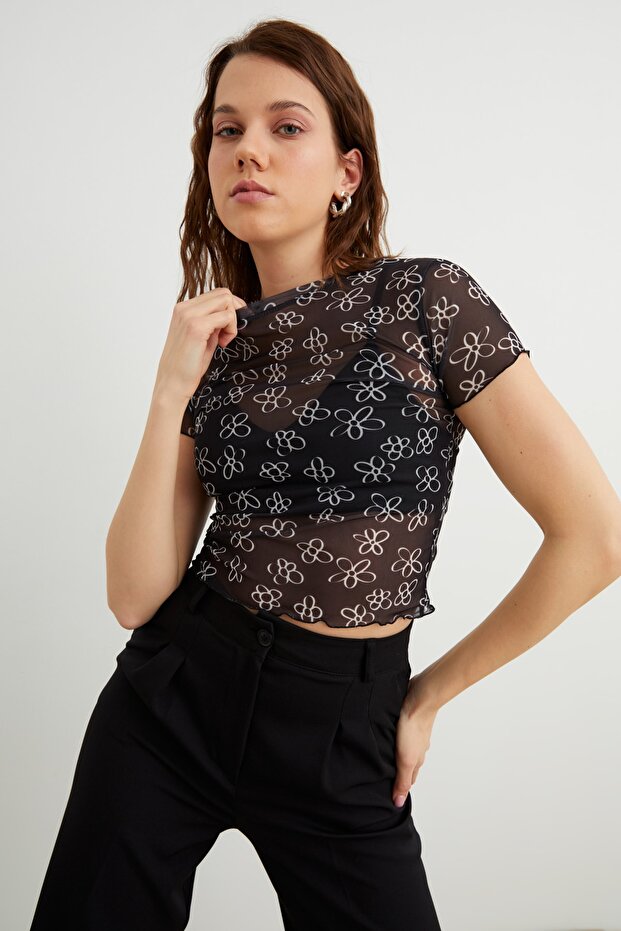 Women's White Clover Patterned Crew Neck Short Sleeve Baby Overlock Detailed Tulle Transparent Blouse