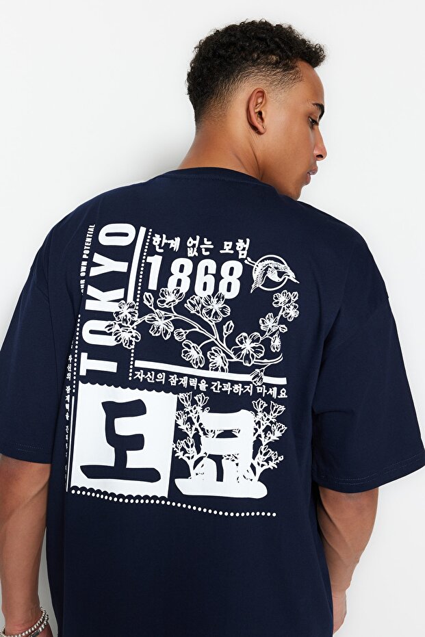 Lacivert Oversize/Geniş Kesim Uzak Doğu Baskılı Kısa Kol %100 Pamuklu T-Shirt TMNSS23TS00170 - 3