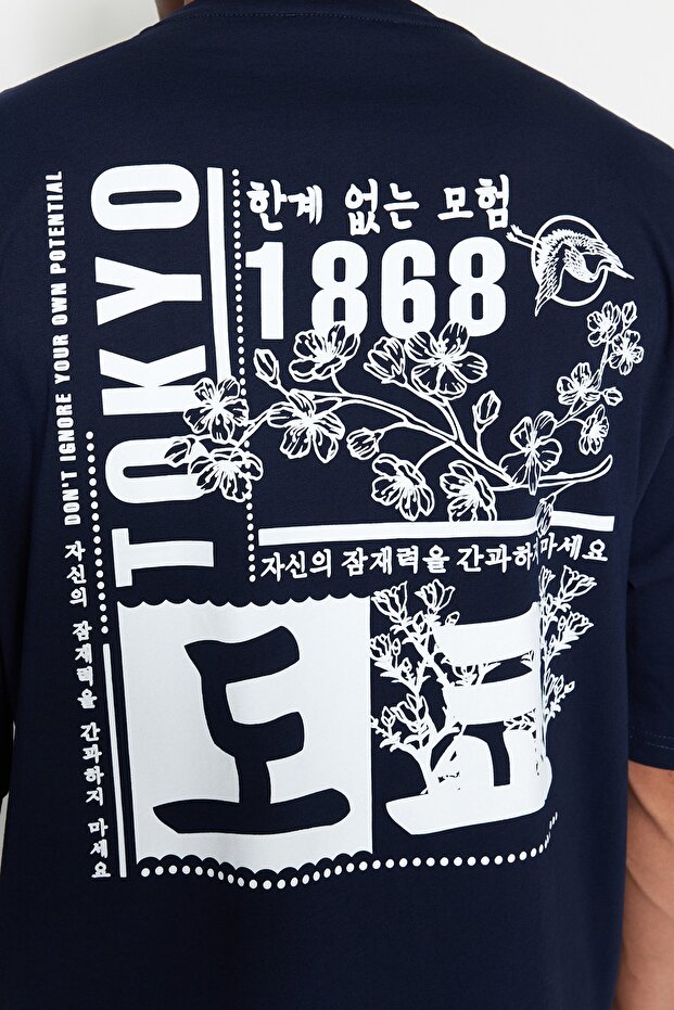 Lacivert Oversize/Geniş Kesim Uzak Doğu Baskılı Kısa Kol %100 Pamuklu T-Shirt TMNSS23TS00170 - 4