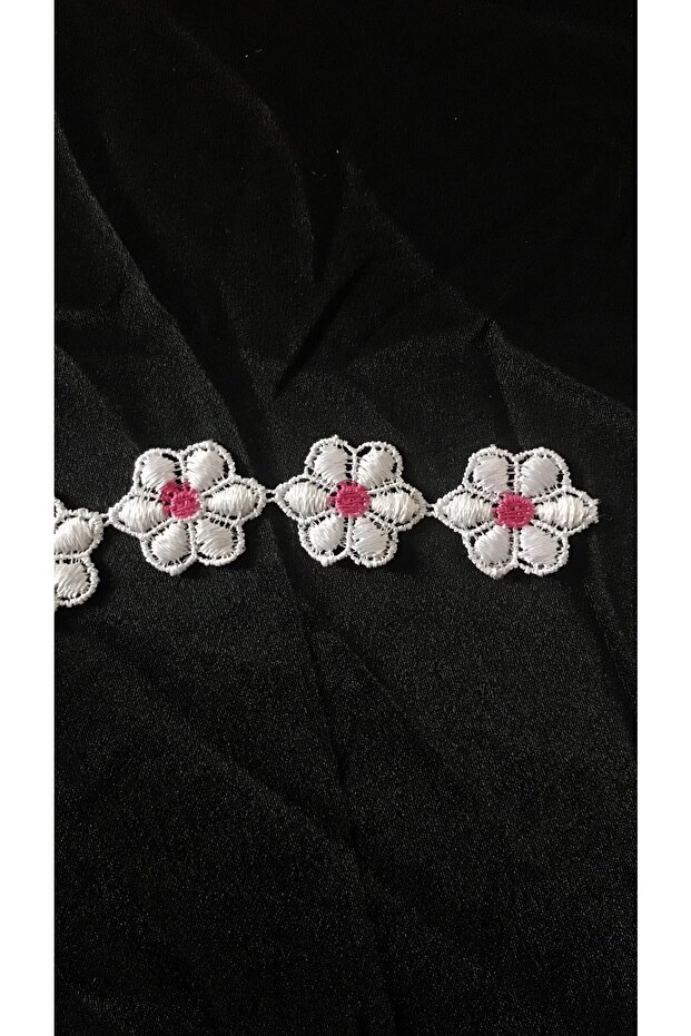 White Daisy Patterned Ribbon 9m - 3