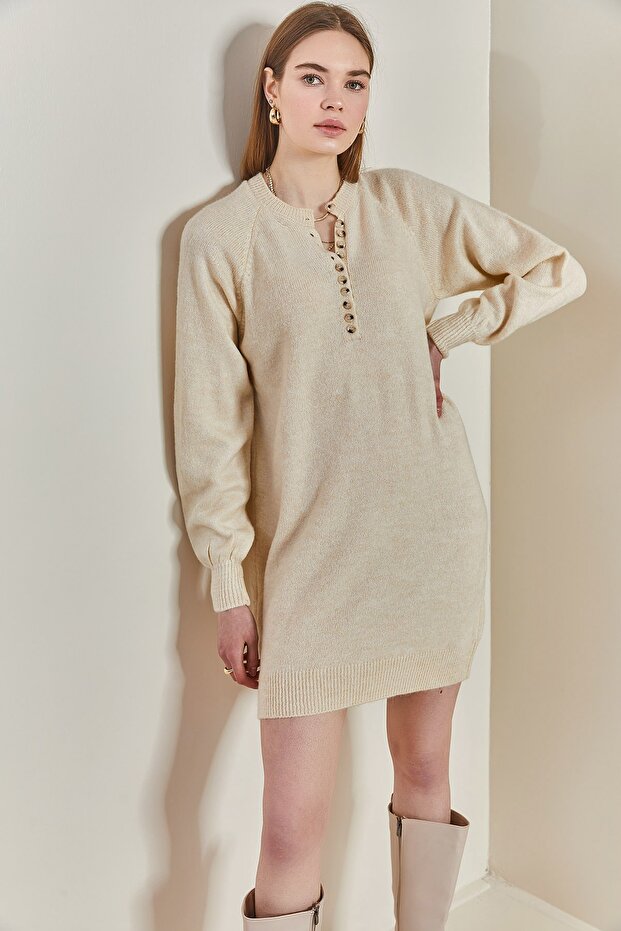 Gestreiftes, geknöpftes Damenkleid aus weichem Strick - 4